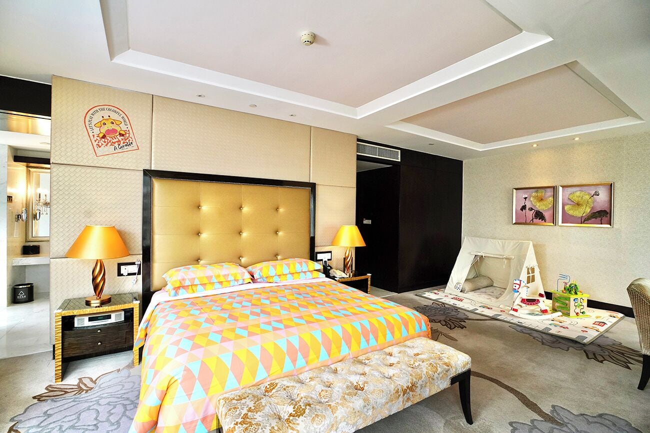 Down comforters, minibar, in-room safe, desk