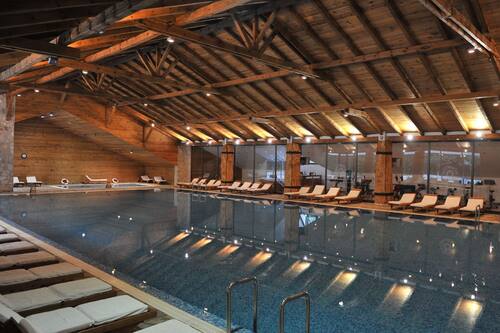2 indoor pools, 2 outdoor pools