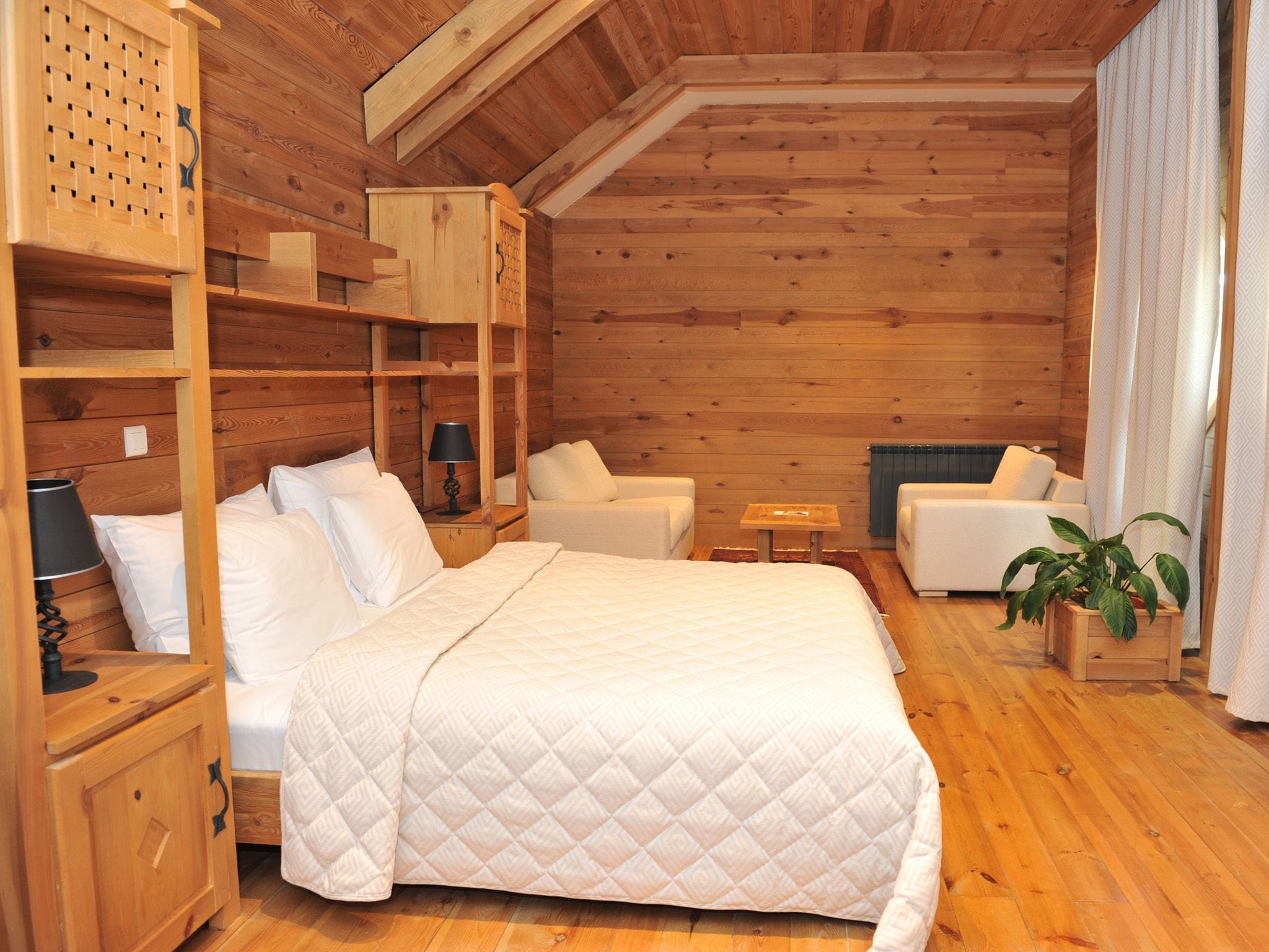 Suite Présidentielle | Draps en coton égyptien, literie hypoallergénique, minibar