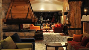 3 Bars/Lounges, Poolbar