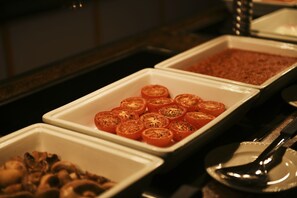 Petit déjeuner anglais (16.50 GBP par personne)