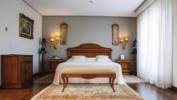 1 dormitorio, minibar, caja fuerte y decoración individual