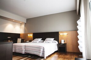 Double or Twin Room | 1 bedroom, minibar, in-room safe, individually decorated - Hotel Ríos (San Adrian)