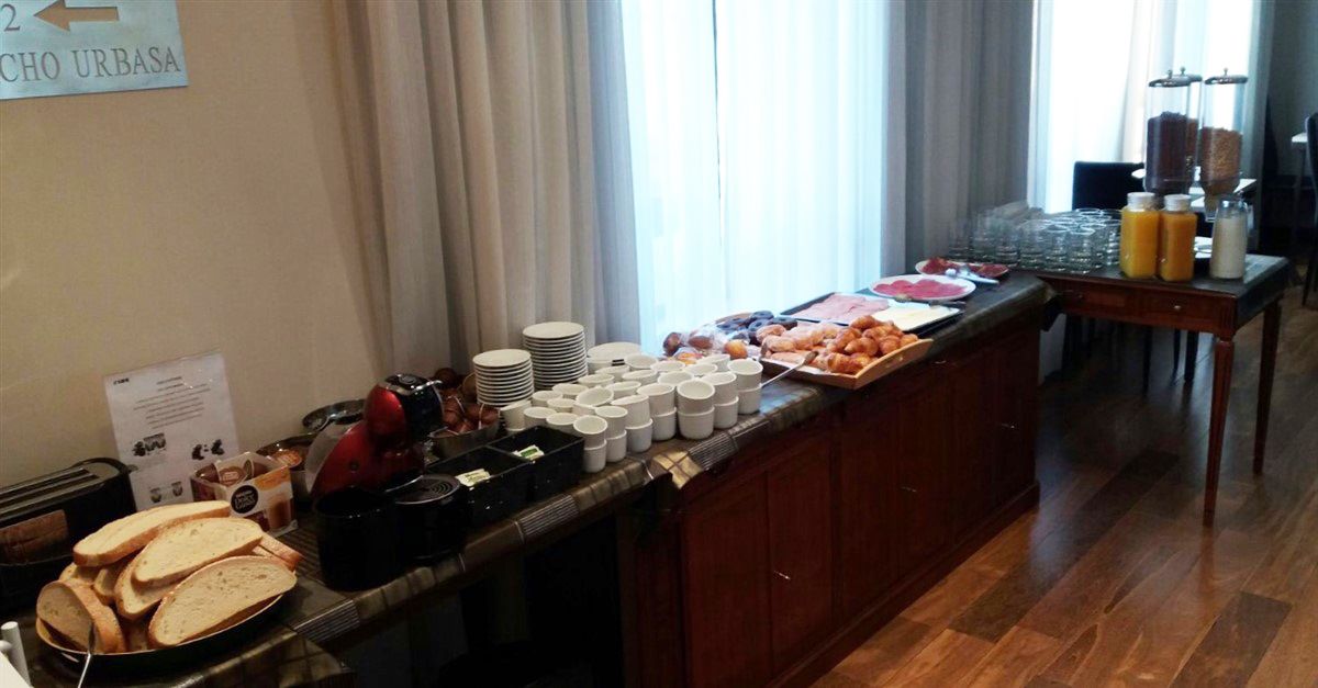 daily buffet breakfast for a fee