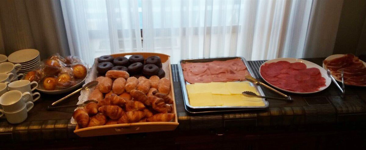 daily buffet breakfast for a fee