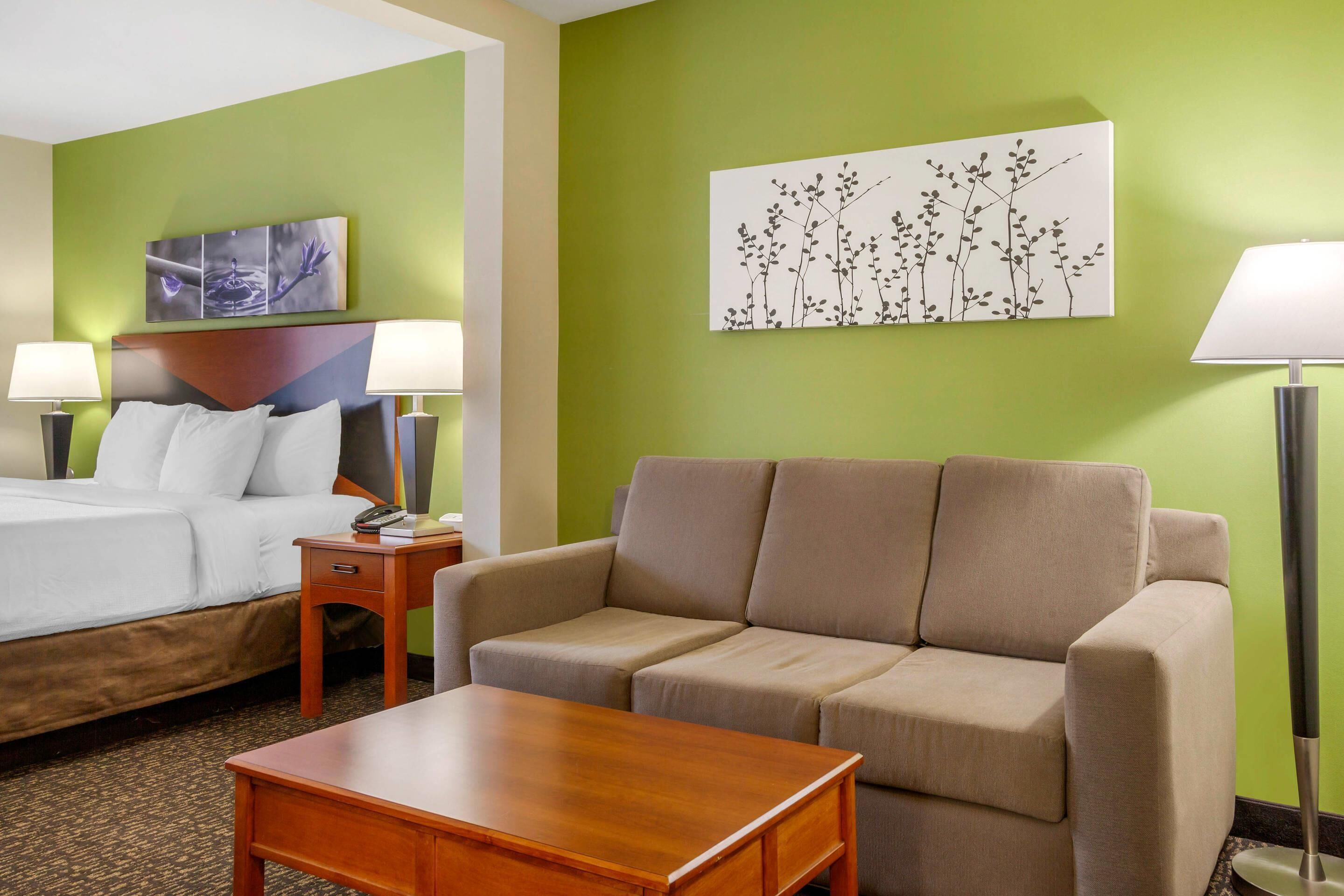 办公桌、遮光窗帘、熨斗/熨衣板、免费婴儿床