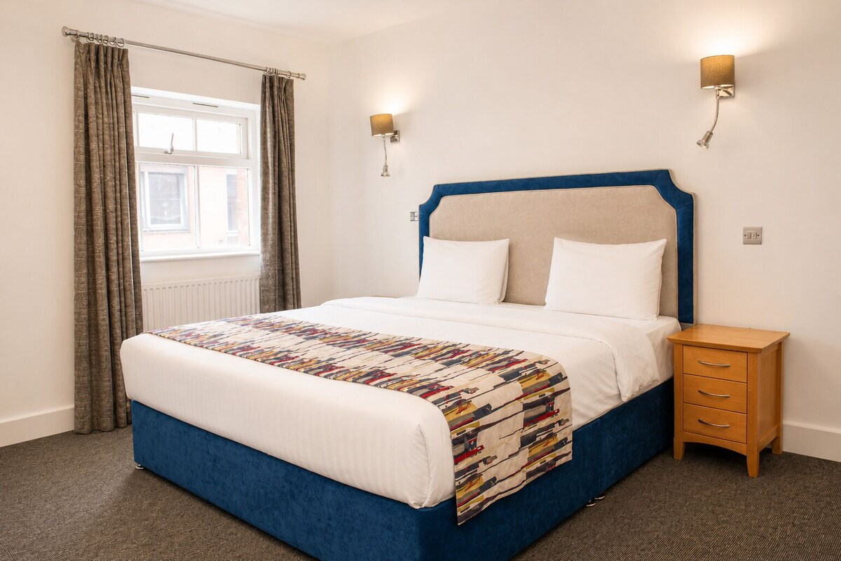 Family Room | Laptop workspace, iron/ironing board (on request), WiFi (free)