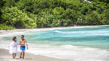 鄰近海灘、白沙、海灘浴巾
