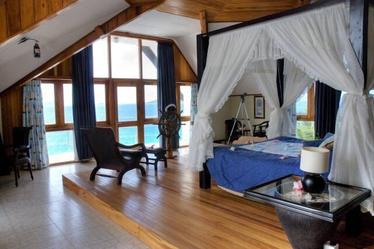 Suite Junior, 1 grand lit, vue océan