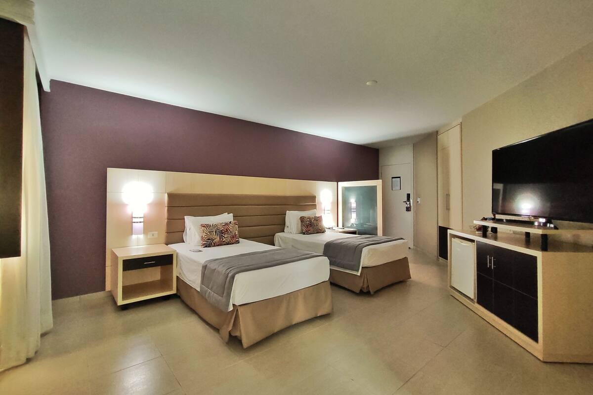 twin room (master) | in-room safe, desk, laptop workspace, soundproofing