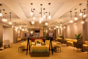 Bar-salon dans le hall
