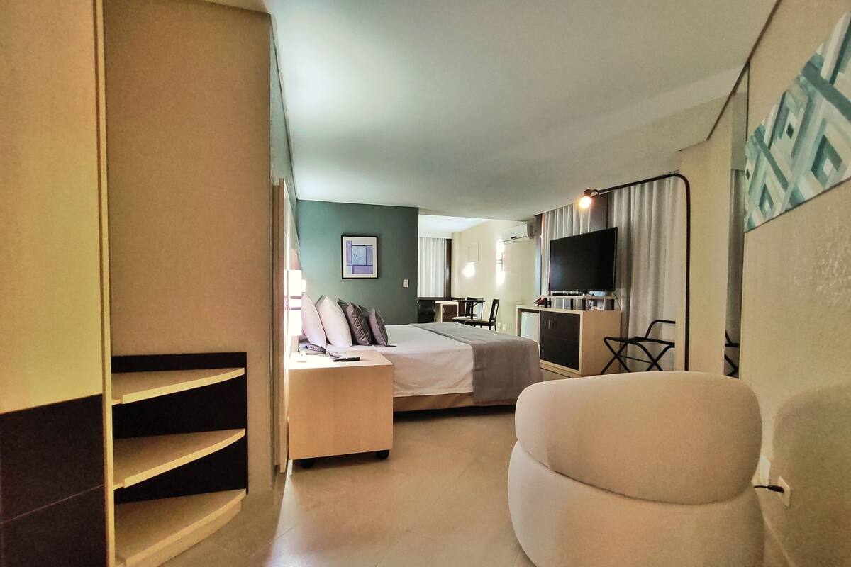 senior double room | in-room safe, desk, laptop workspace, soundproofing