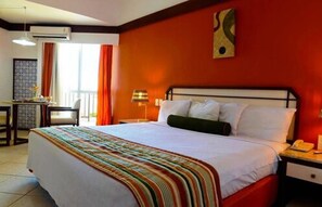 Dobbeltrom – superior | Minibar, safe på rommet, skrivebord og blendingsgardiner