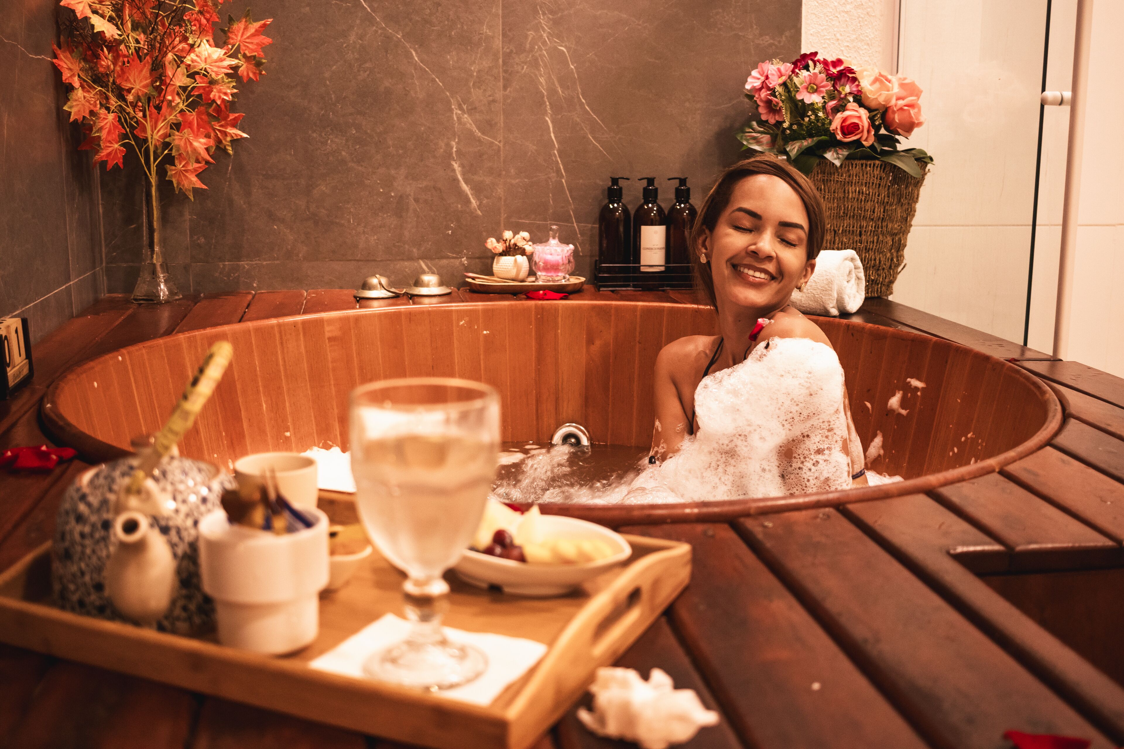 Couples treatment room(s), body treatments, hydrotherapy, body wraps