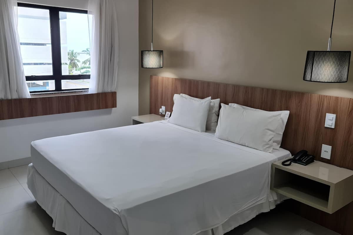 1 chambre, minibar, coffres-forts dans les chambres, bureau
