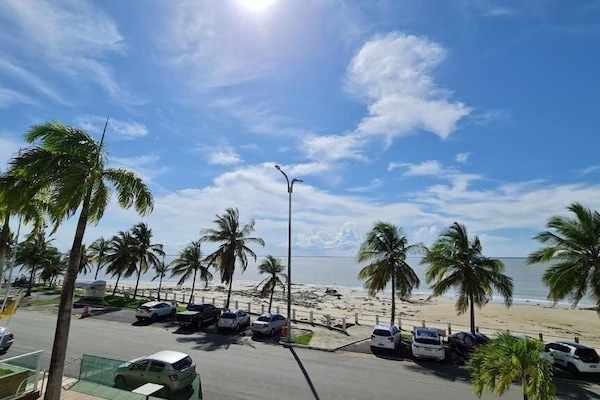 Ubicación a pie de playa, arena blanca y toallas de playa
