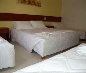 Minibar, in-room safe, rollaway beds, WiFi - Mar del Plata Praia Hotel (Florianopolis)