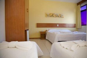 Minibar, in-room safe, rollaway beds, WiFi - Mar del Plata Praia Hotel (Florianopolis)