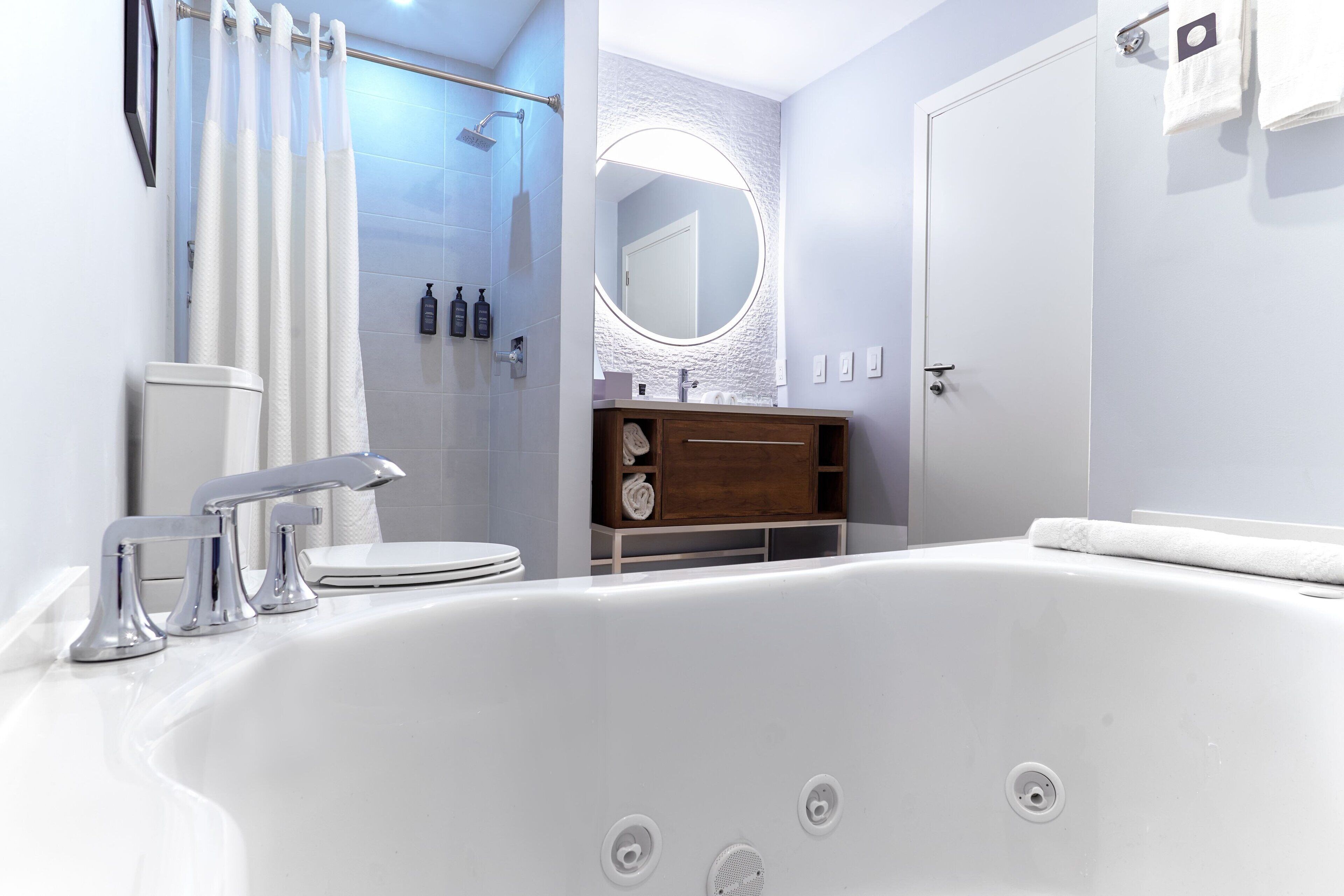 combined shower/bathtub, deep-soaking bathtub, hair dryer, towels
