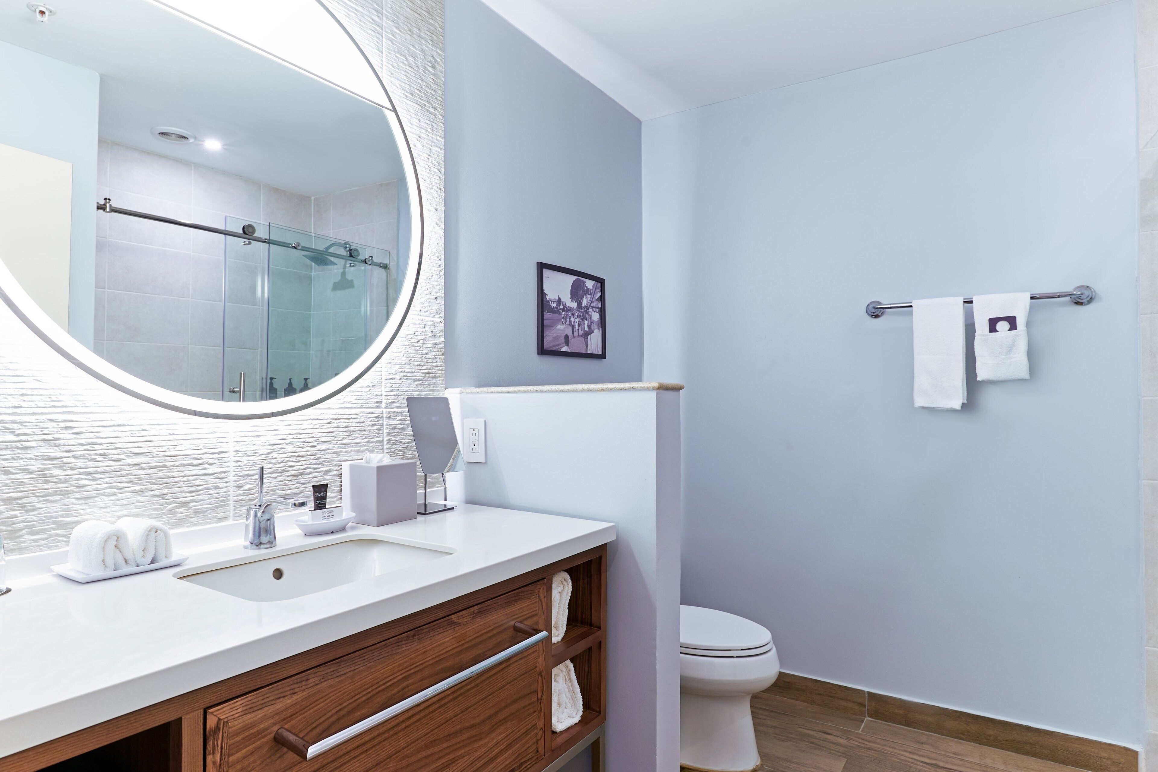 combined shower/bathtub, deep-soaking bathtub, hair dryer, towels