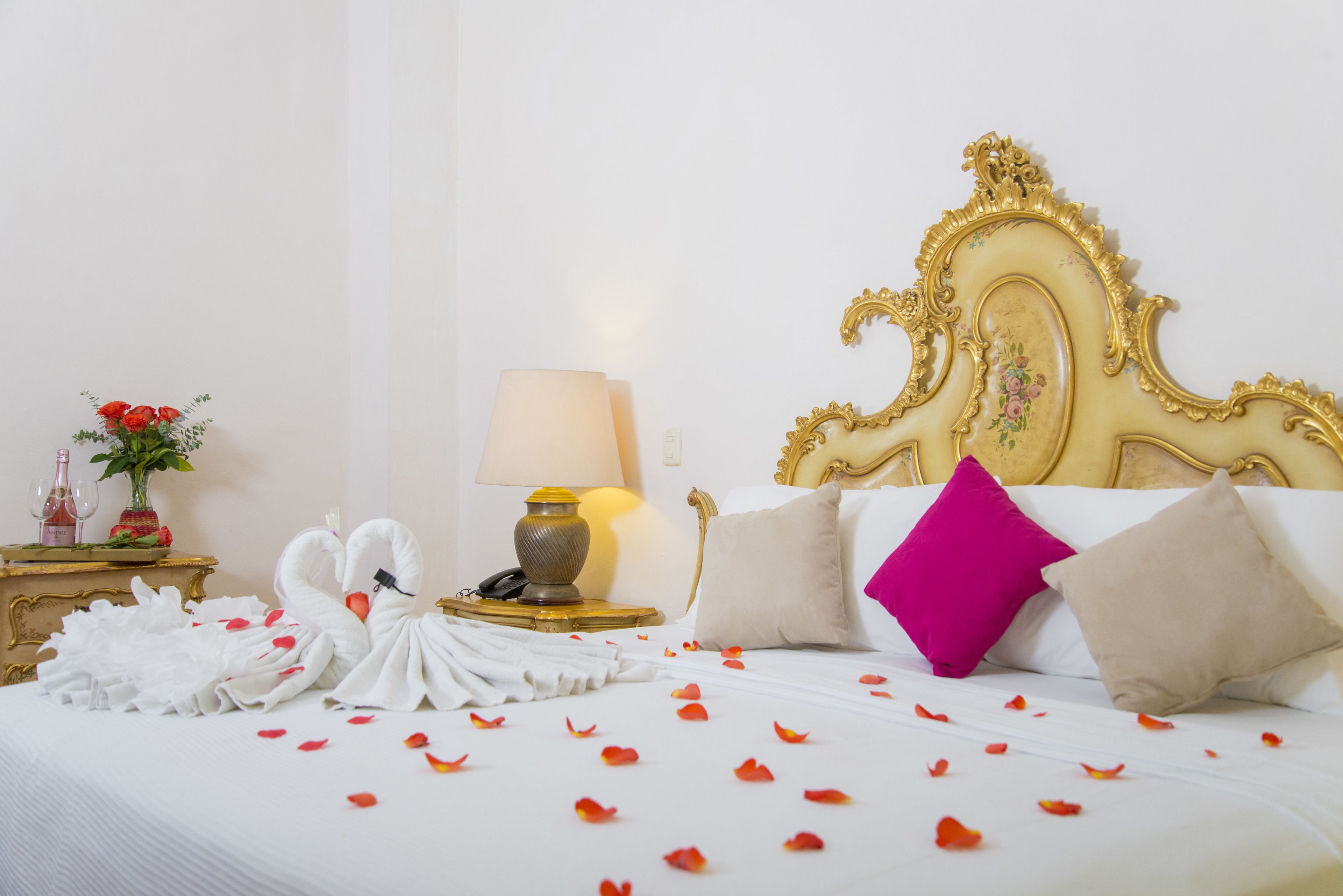 suite, 1 king bed | in-room safe, individually decorated, individually furnished, desk