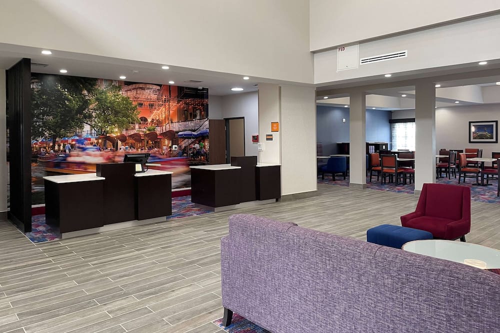 La Quinta Inn and Suites by Wyndham Schertz-San Antonio-Selma