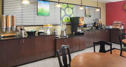 La Quinta Inn & Suites by Wyndham Atlanta-Union City