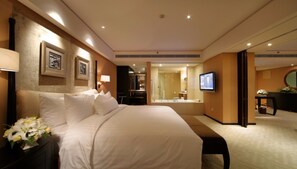 ミニバー、セーフティボックス (室内)、デスク、アイロン / アイロン台