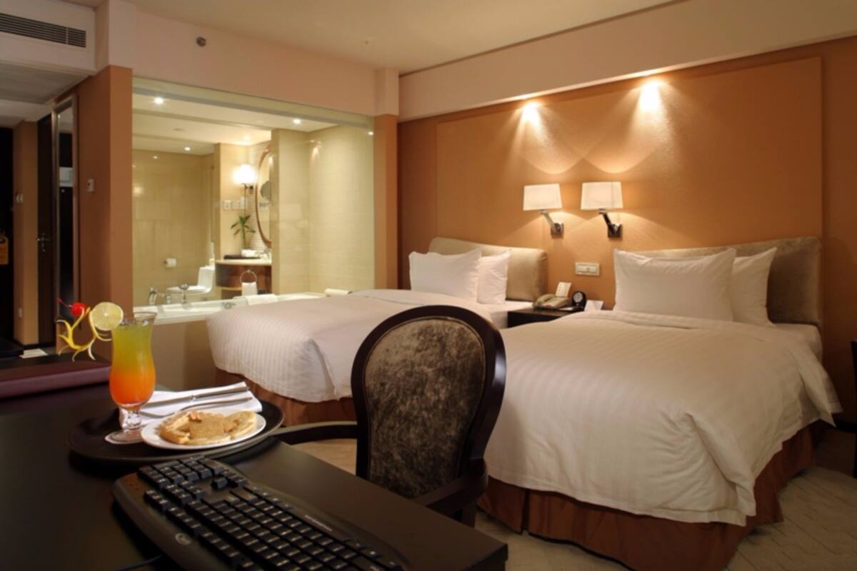 Minibar, in-room safe, desk, iron/ironing board