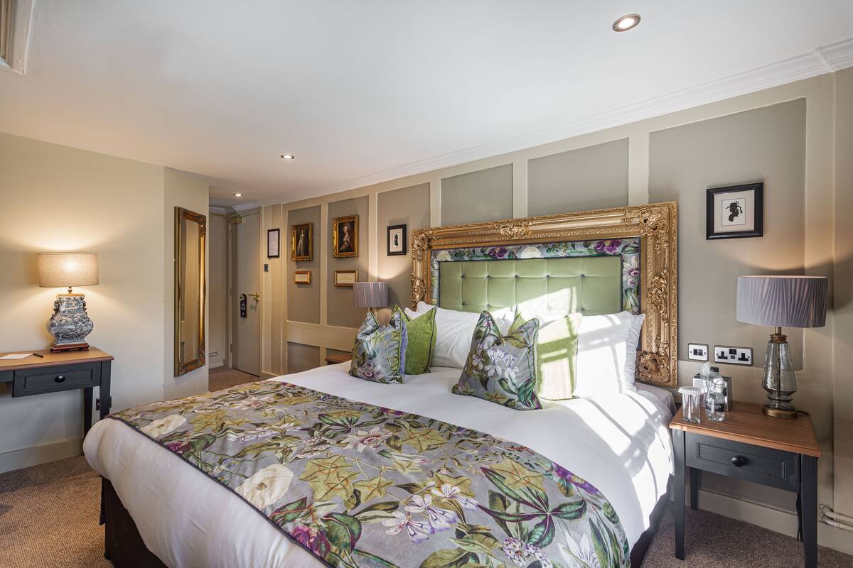 Superior Double Room | Desk, blackout drapes, iron/ironing board (on request), WiFi (free)