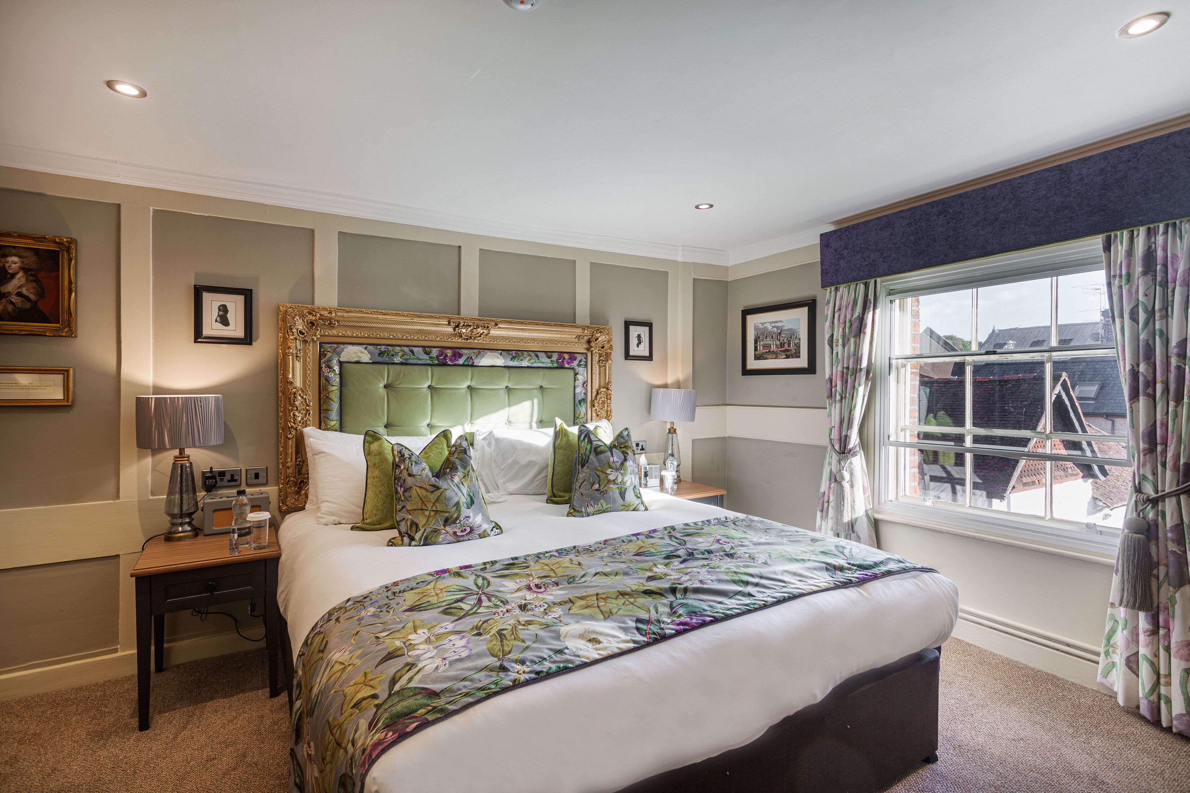 Superior Double Room | Individually furnished, desk, blackout drapes, iron/ironing board