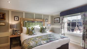 Superior Double Room | Individually furnished, desk, blackout drapes, iron/ironing board