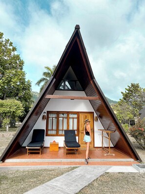 Zimmersafe, Schreibtisch, Bügeleisen/Bügelbrett, Bettwäsche