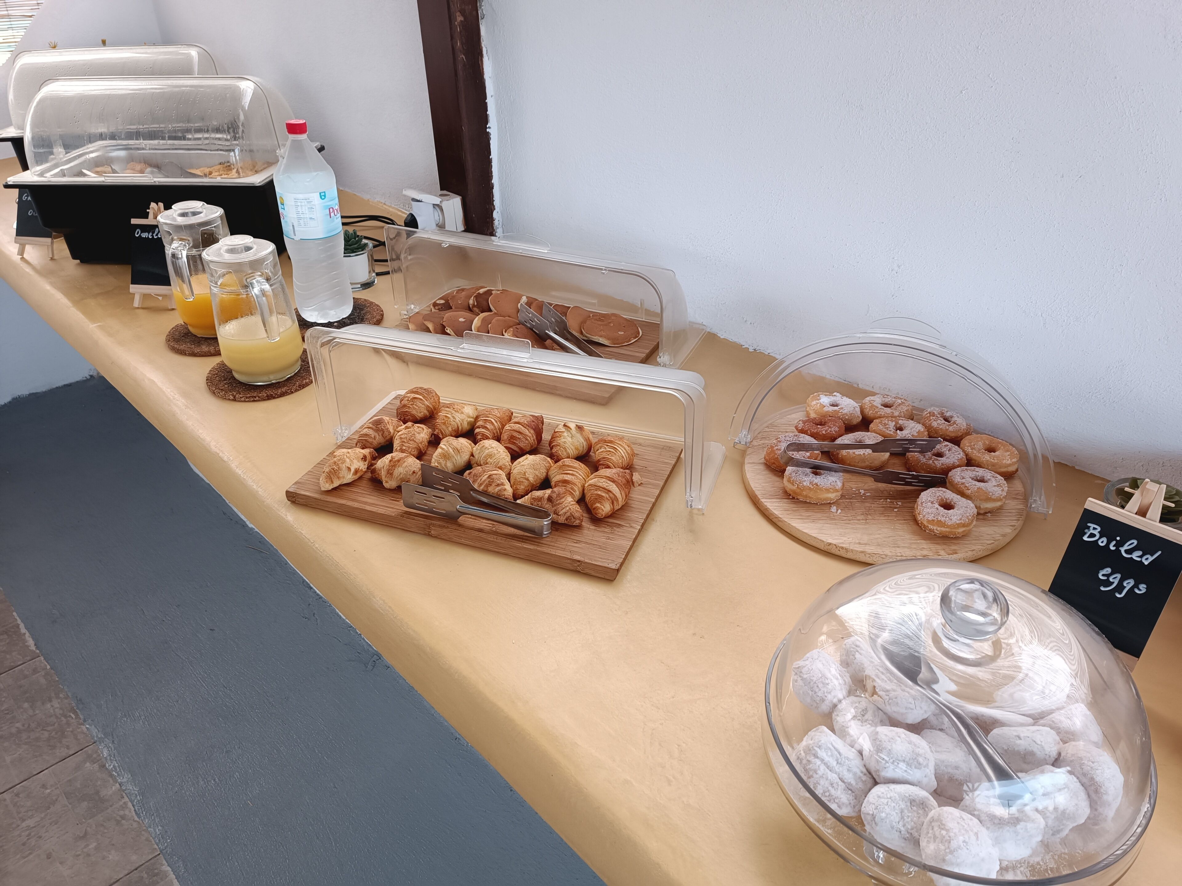 free buffet breakfast