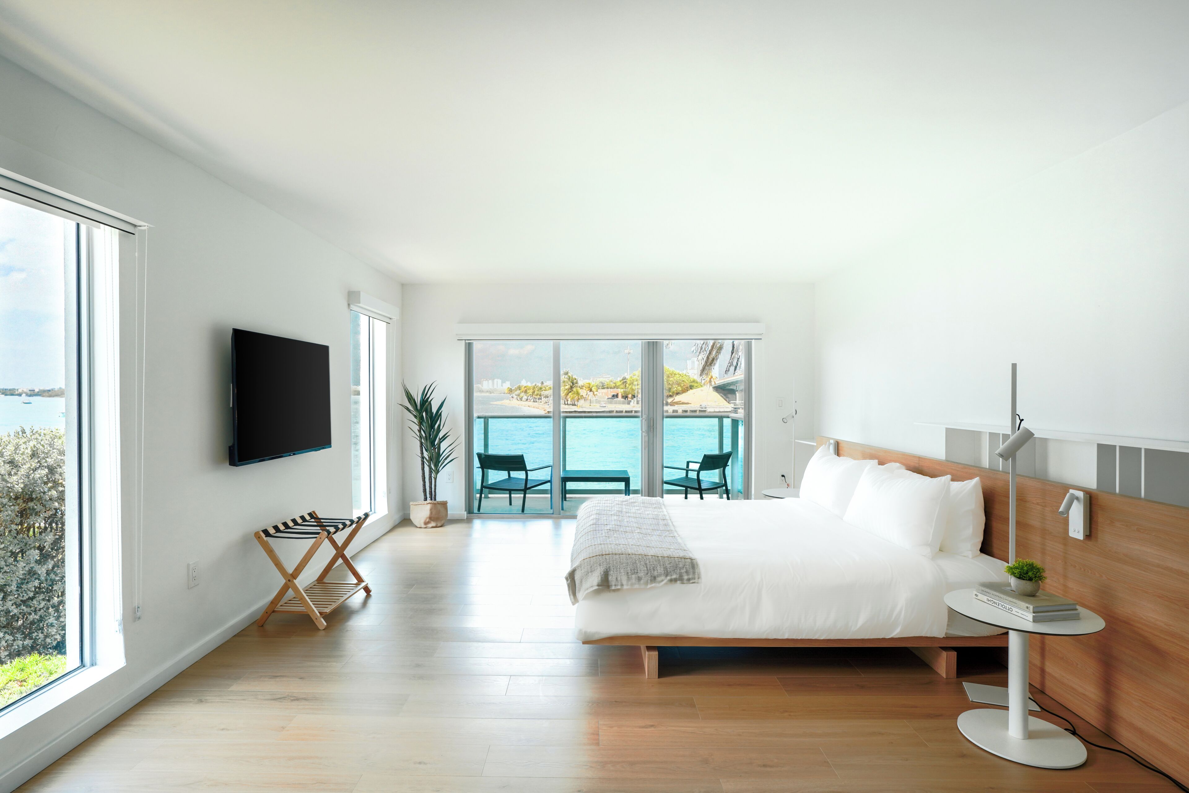 Appartamento Deluxe, 2 camere da letto, cucina, vista canale | Biancheria da letto ipoallergenica, cassaforte in camera, una scrivania