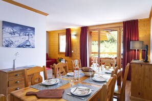 In-room dining - Résidence Odalys Le Hameau et les Chalets de la Vallée d'Or (Valloire)
