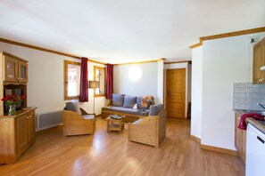 1-inch TV with digital channels