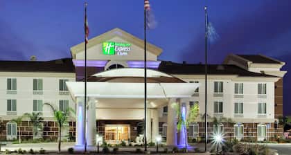 Holiday Inn Express & Suites Dinuba West by IHG