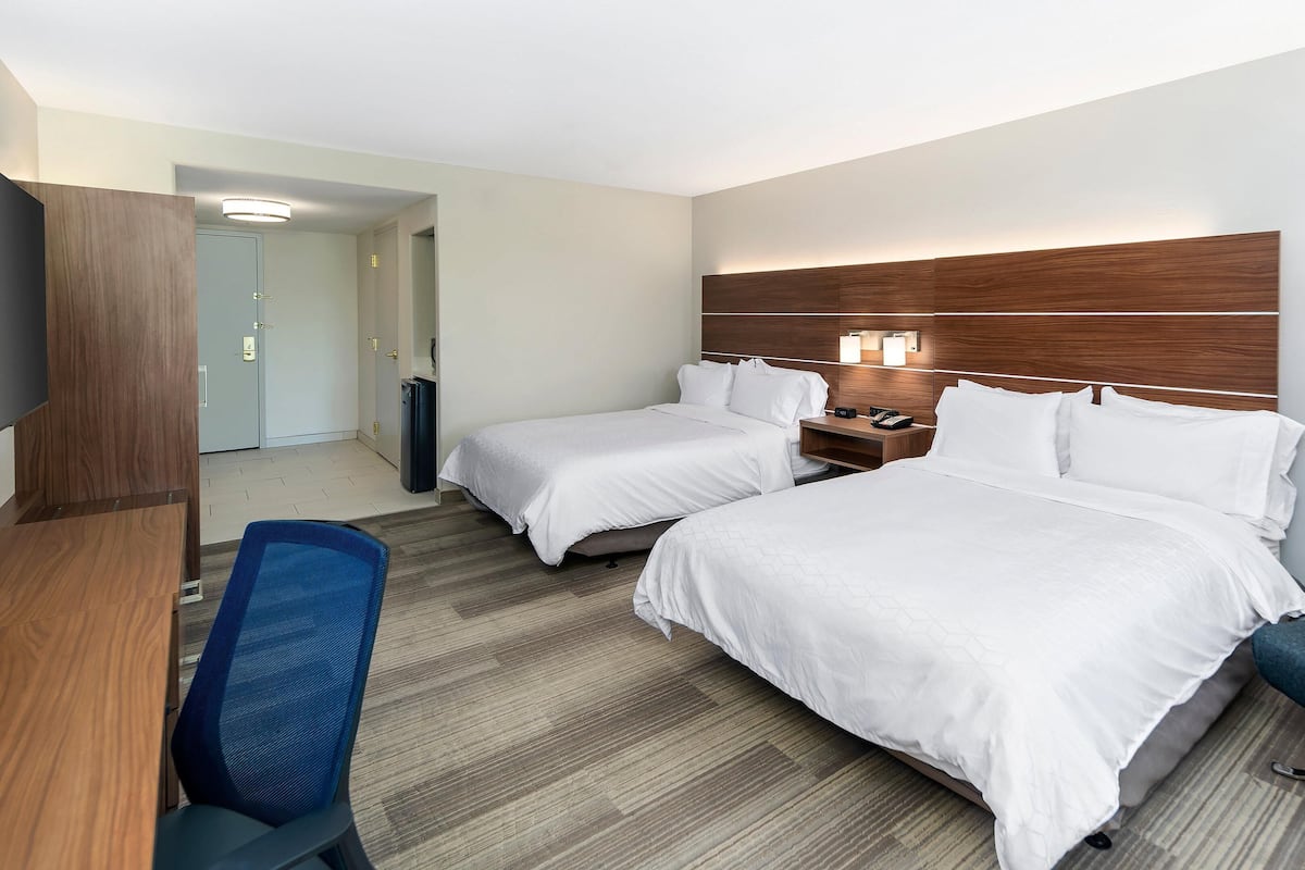 Desk, iron/ironing board, rollaway beds (surcharge), WiFi (free)