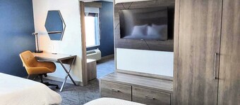 Holiday Inn Express & Suites Antigo by IHG