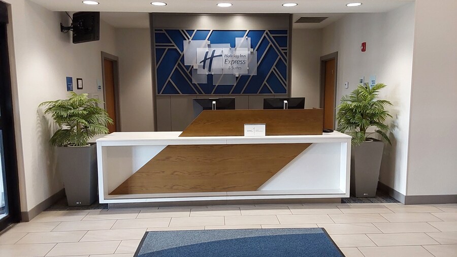 Holiday Inn Express & Suites Antigo by IHG