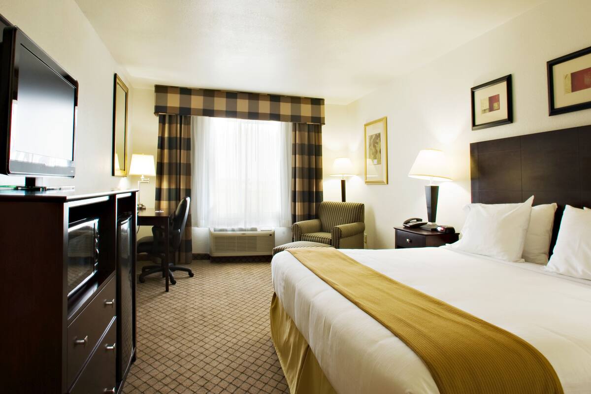 in-room safe, desk, soundproofing, iron/ironing board