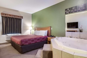 Desk, iron/ironing board, free WiFi, bed sheets - Econo Lodge Inn & Suites Rockmart (Rockmart)