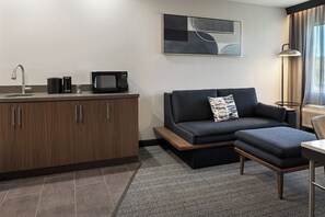 Executive Suite, 1 Bedroom | In-room safe, desk, blackout curtains, iron/ironing board - Courtyard by Marriott Chino Hills (Chino Hills)