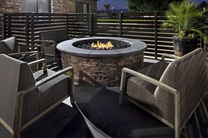 Terrace/patio - Courtyard by Marriott Chino Hills (Chino Hills)