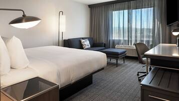 Habitació, 1 llit de matrimoni gran i sofà llit | Caixa forta a l'habitació, escriptori i cortines opaques