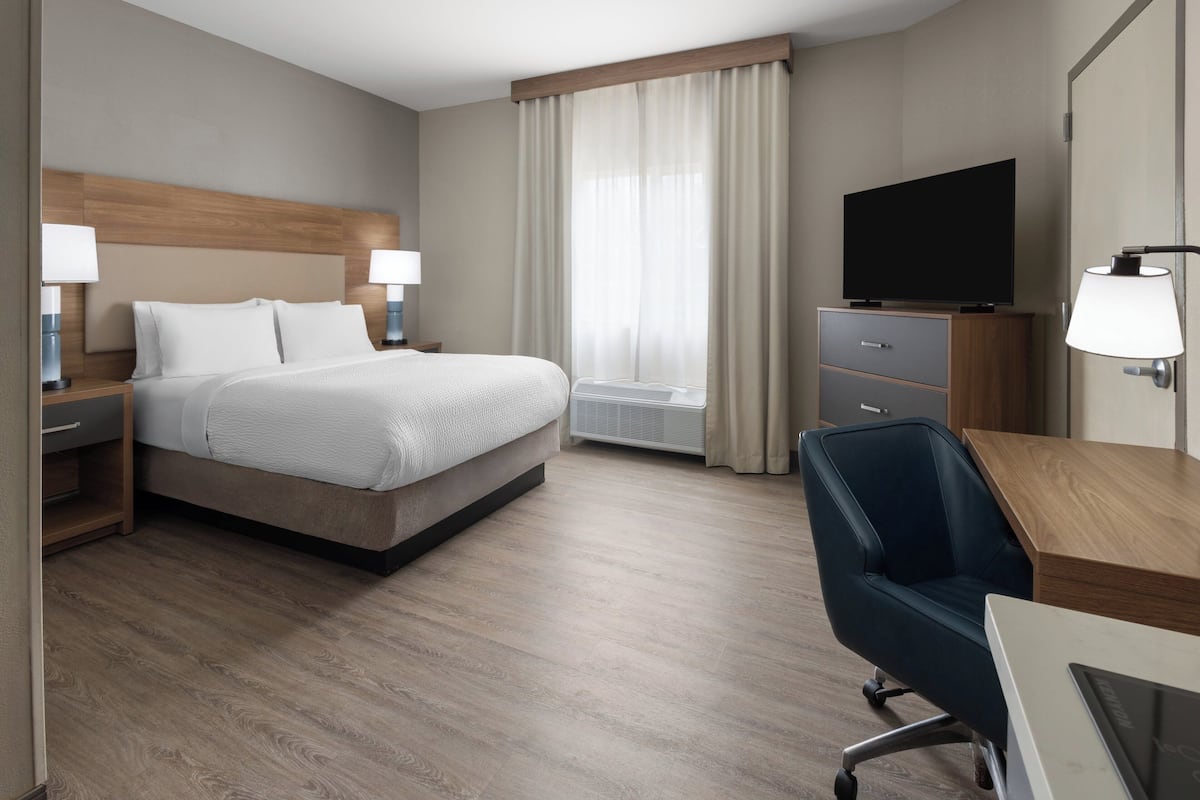 Studio Suite, 1 King Bed, Accessible (Accessible Tub)