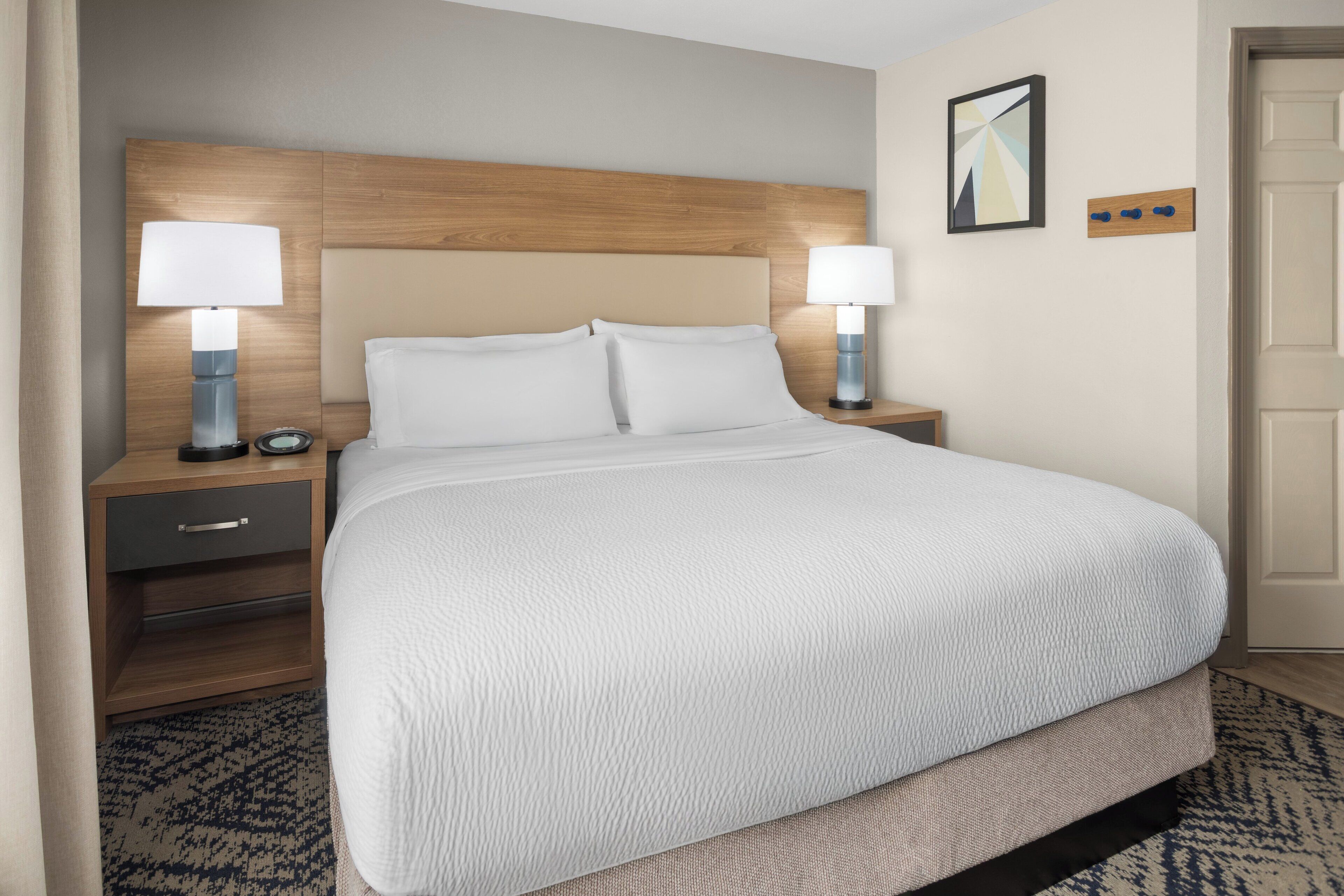 Studio Suite, 1 King Bed | In-room safe, individually furnished, desk, laptop workspace