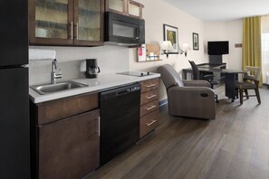 Studiosuite | Schreibtisch, laptopgeeigneter Arbeitsplatz, Verdunkelungsvorhänge