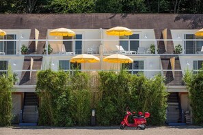 Exterior - Sunset Beach (Shelter Island Heights)